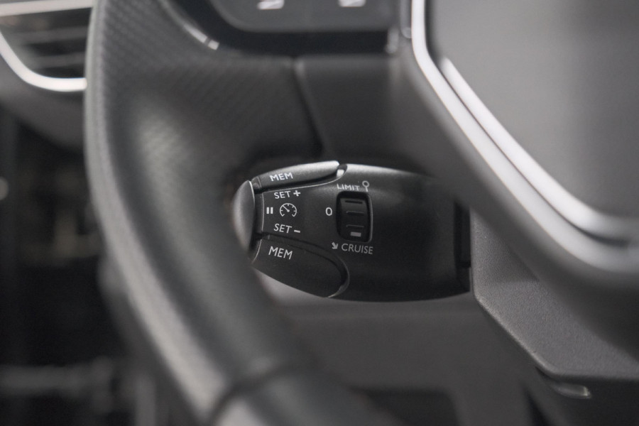 Peugeot 3008 PureTech 130 EAT8 GT Line | Trekhaak | Apple Carplay | Dodehoekdetectie | Apple Carplay