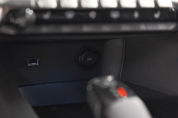 Peugeot 3008 PureTech 130 EAT8 GT Line | Trekhaak | Apple Carplay | Dodehoekdetectie | Apple Carplay