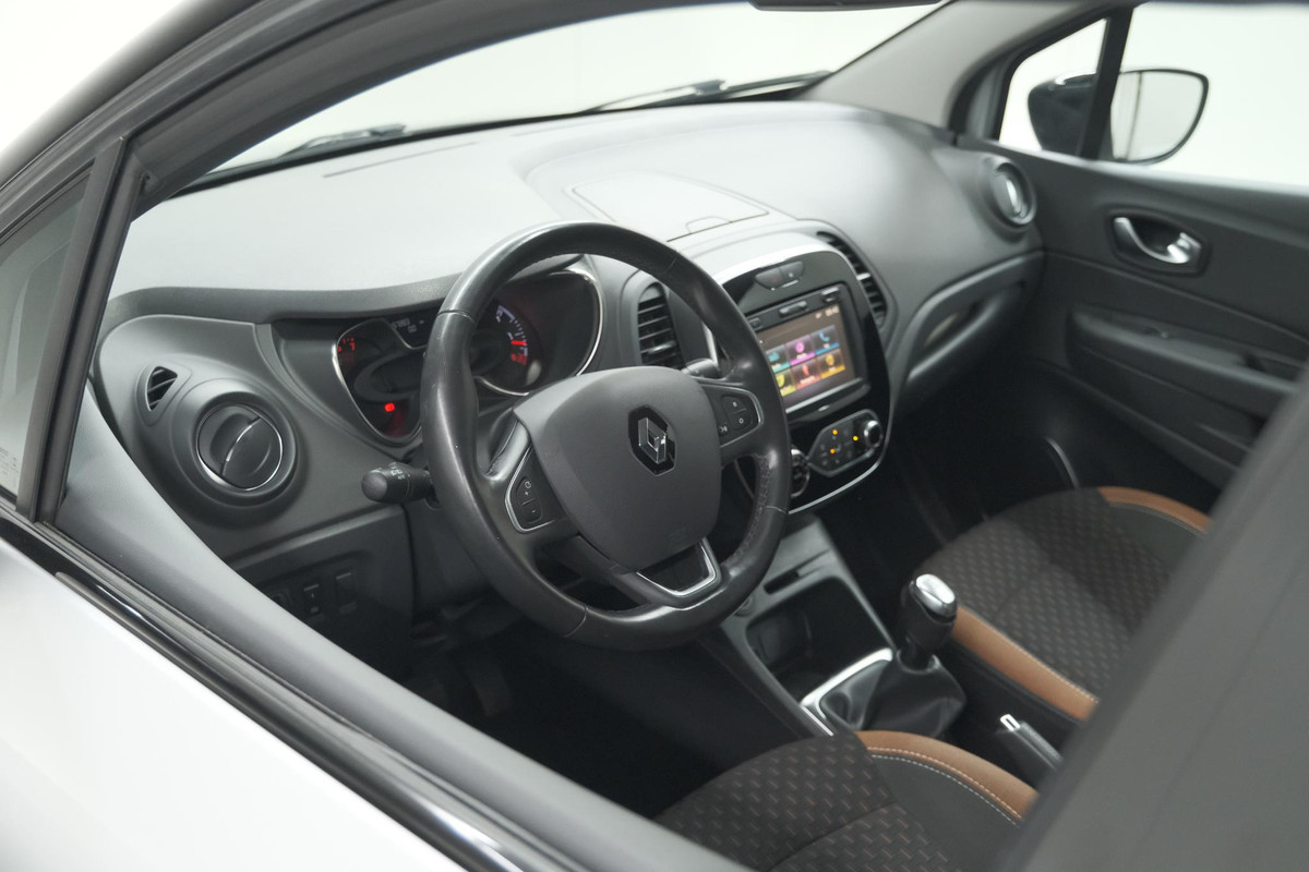 Renault Captur TCe 90 Intens | Trekhaak | AllSeason banden | Navigatie | Parkeersensoren