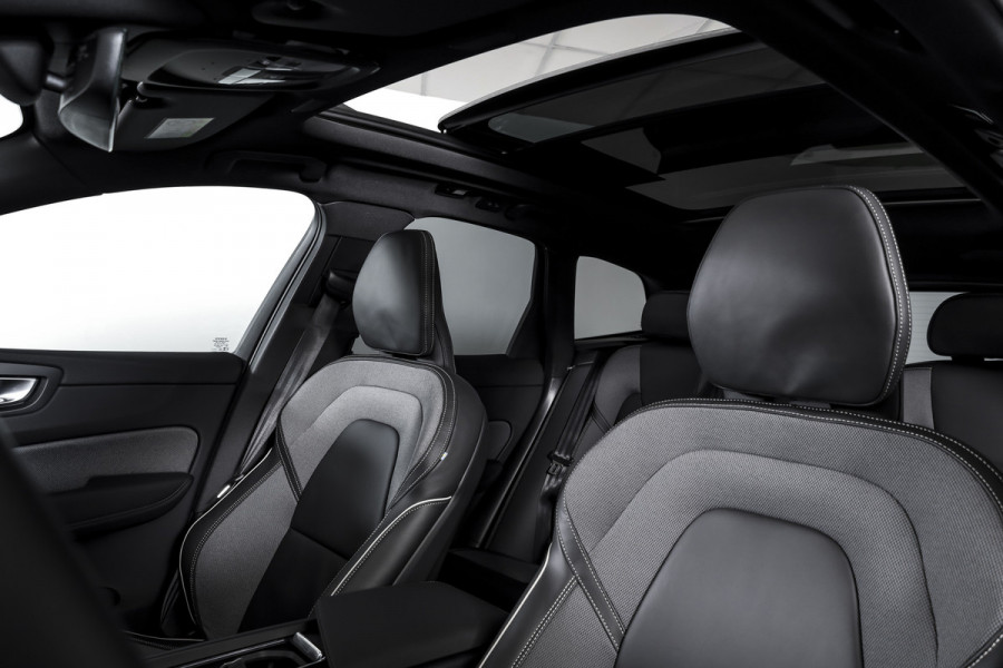 Volvo XC60 2.0 T8 Plug-in hybrid AWD Plus Black Edition | S/K Panodak | Elek. Trekhaak | 360 Camera | Head-Up | Harman/Kardon | Dig.Cockpit | Adapt.Cruise | Stoel-+Stuurverw. | NAV+App.Connect | Auto.Airco | LM 21" | 9971