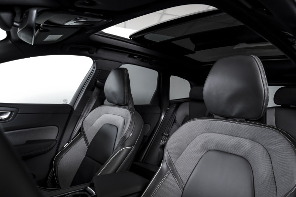 Volvo XC60 2.0 T8 Plug-in hybrid AWD Plus Black Edition | S/K Panodak | Elek. Trekhaak | 360 Camera | Head-Up | Harman/Kardon | Dig.Cockpit | Adapt.Cruise | Stoel-+Stuurverw. | NAV+App.Connect | Auto.Airco | LM 21" | 9971