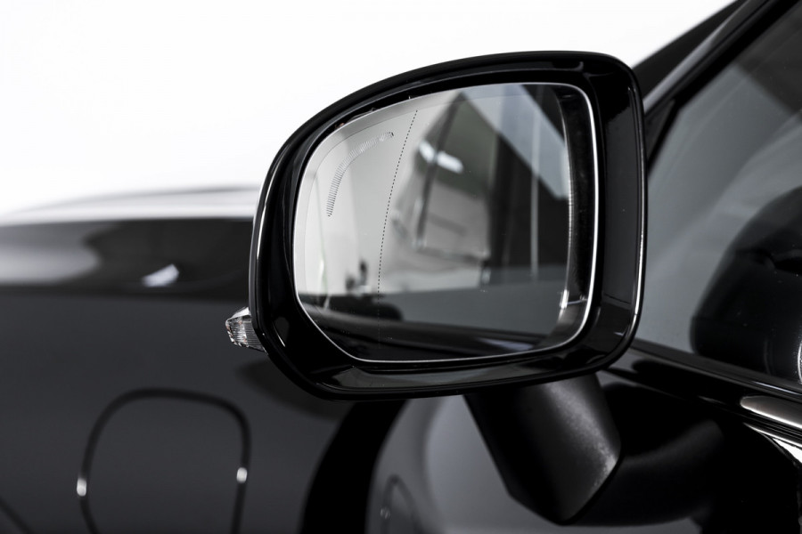 Volvo XC60 2.0 T8 Plug-in hybrid AWD Plus Black Edition | S/K Panodak | Elek. Trekhaak | 360 Camera | Head-Up | Harman/Kardon | Dig.Cockpit | Adapt.Cruise | Stoel-+Stuurverw. | NAV+App.Connect | Auto.Airco | LM 21" | 9971