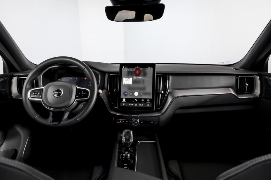 Volvo XC60 2.0 T8 Plug-in hybrid AWD Plus Black Edition | S/K Panodak | Harman/Kardon | Dig.Cockpit | Adapt.Cruise | Stoel-+Stuurverw. | Elek. stoelen | Camera | NAV+App.Connect | ECC | LM 21" | 6030