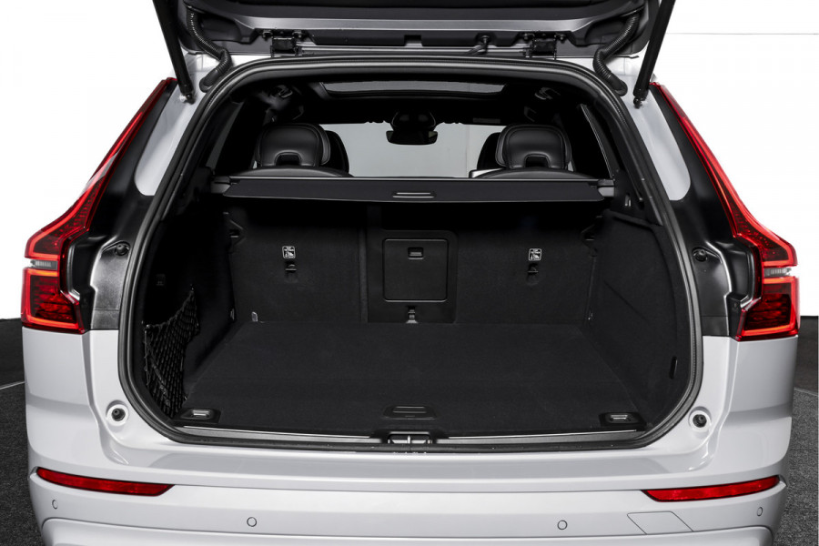 Volvo XC60 2.0 T8 Plug-in hybrid AWD Plus Black Edition | S/K Panodak | Harman/Kardon | Dig.Cockpit | Adapt.Cruise | Stoel-+Stuurverw. | Elek. stoelen | Camera | NAV+App.Connect | ECC | LM 21" | 6030