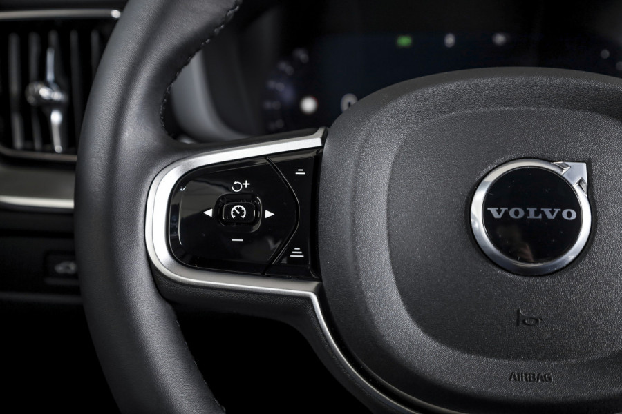 Volvo XC60 2.0 T8 Plug-in hybrid AWD Plus Black Edition | S/K Panodak | Harman/Kardon | Dig.Cockpit | Adapt.Cruise | Stoel-+Stuurverw. | Elek. stoelen | Camera | NAV+App.Connect | ECC | LM 21" | 6030