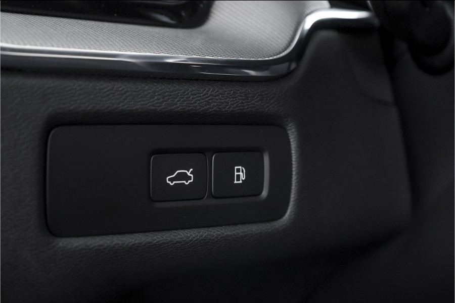 Volvo XC60 2.0 T8 Plug-in hybrid AWD Plus Black Edition | S/K Panodak | Harman/Kardon | Dig.Cockpit | Adapt.Cruise | Stoel-+Stuurverw. | Elek. stoelen | Camera | NAV+App.Connect | ECC | LM 21" | 6030