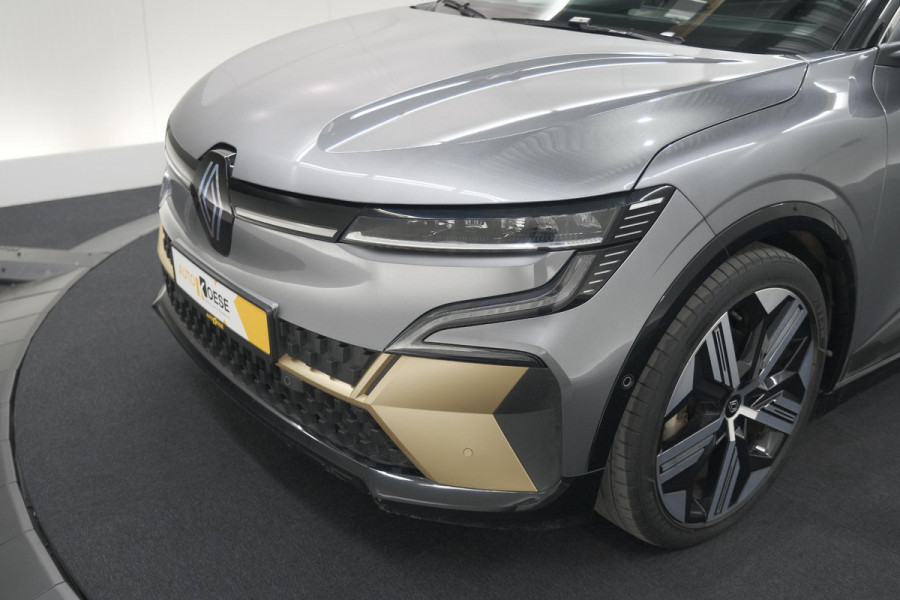 Renault Mégane E-Tech EV60 Optimum Charge Iconic | Adaptieve Cruise Control | Winterpakket | Dodehoekdetectie | Harman Kardon