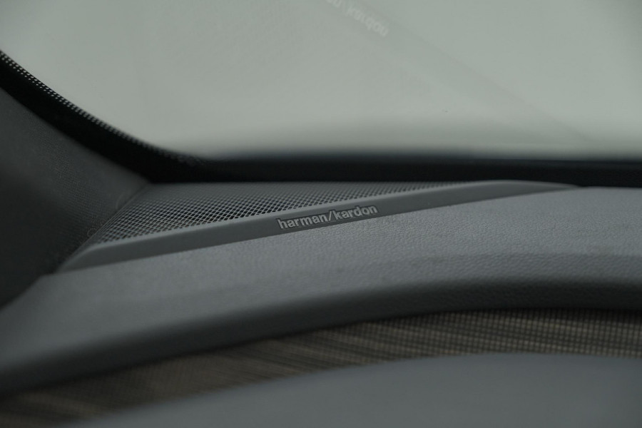 Renault Mégane E-Tech EV60 Optimum Charge Iconic | Adaptieve Cruise Control | Winterpakket | Dodehoekdetectie | Harman Kardon