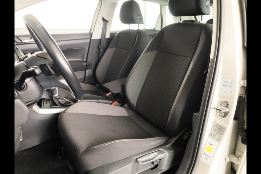 Volkswagen Polo 1.0 TSI Life 95 pk Automaat (DSG) | Navigatie | Parkeersensoren | Stoelverwarming | LED koplampen | Apple Carplay/Android Auto |