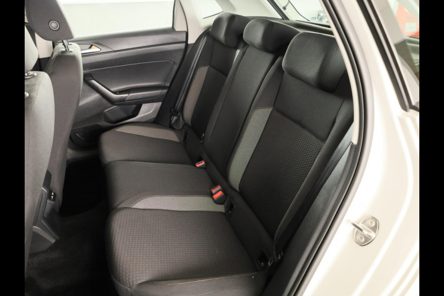 Volkswagen Polo 1.0 TSI Life 95 pk Automaat (DSG) | Navigatie | Parkeersensoren | Stoelverwarming | LED koplampen | Apple Carplay/Android Auto |