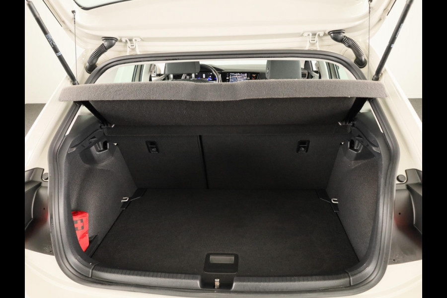Volkswagen Polo 1.0 TSI Life 95 pk Automaat (DSG) | Navigatie | Parkeersensoren | Stoelverwarming | LED koplampen | Apple Carplay/Android Auto |