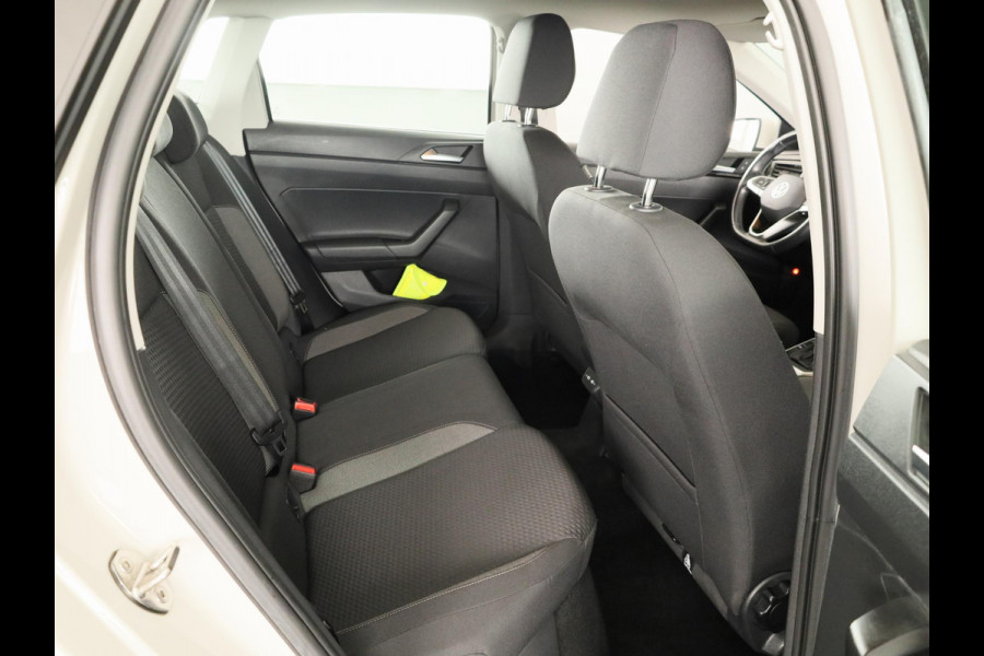 Volkswagen Polo 1.0 TSI Life 95 pk Automaat (DSG) | Navigatie | Parkeersensoren | Stoelverwarming | LED koplampen | Apple Carplay/Android Auto |