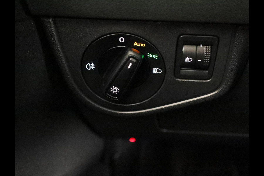 Volkswagen Polo 1.0 TSI Life 95 pk Automaat (DSG) | Navigatie | Parkeersensoren | Stoelverwarming | LED koplampen | Apple Carplay/Android Auto |