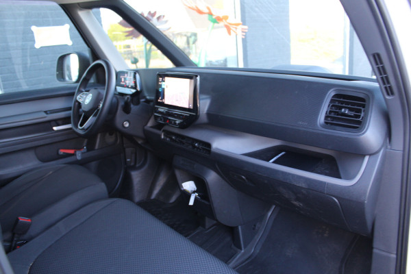 Volkswagen ID. Buzz Cargo 150KW -- 77 kWh acccu WLTP 418KM ✓ SoH 99,4% ✓ 3-zits ✓ navigatie ✓ lm velgen