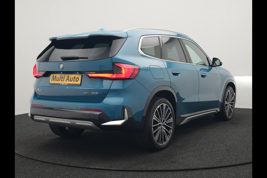 BMW X1 xDrive30e X Line PHEV 327pk Dealer O.H. | 20" Individual | Camera | Lederen Sportstoelen & Stuur Verwarmd | Sfeerverlichting | Apple Carplay | Blis | Keyless | Navigatie | DAB | Cruise Control | 20"L.M | Plug In Hybrid |