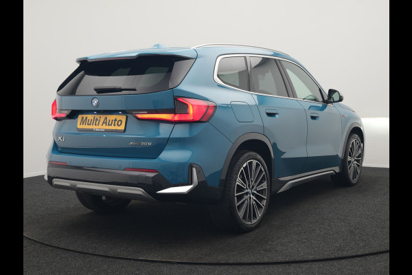 BMW X1 xDrive30e X Line PHEV 327pk Dealer O.H. | 20" Individual | Camera | Lederen Sportstoelen & Stuur Verwarmd | Sfeerverlichting | Apple Carplay | Blis | Keyless | Navigatie | DAB | Cruise Control | 20"L.M | Plug In Hybrid |