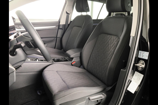 Volkswagen Golf 1.5 eHybrid Life Edition 204 pk Automaat (DSG) | Verlengde garantie | Navigatie via App | Panoramadak | Parkeersensoren (Park assist) | Achteruitrijcamera |