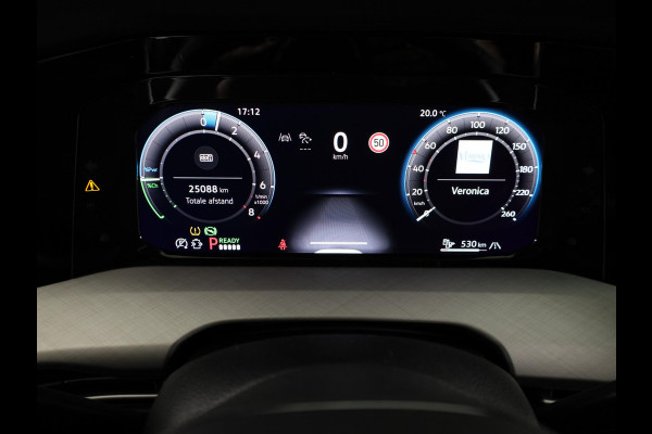 Volkswagen Golf 1.5 eHybrid Life Edition 204 pk Automaat (DSG) | Verlengde garantie | Navigatie via App | Panoramadak | Parkeersensoren (Park assist) | Achteruitrijcamera |