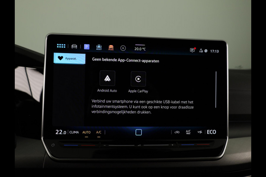 Volkswagen Golf 1.5 eHybrid Life Edition 204 pk Automaat (DSG) | Verlengde garantie | Navigatie via App | Panoramadak | Parkeersensoren (Park assist) | Achteruitrijcamera |