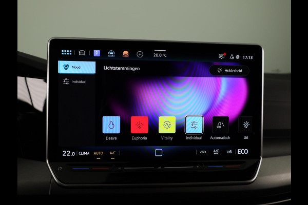 Volkswagen Golf 1.5 eHybrid Life Edition 204 pk Automaat (DSG) | Verlengde garantie | Navigatie via App | Panoramadak | Parkeersensoren (Park assist) | Achteruitrijcamera |