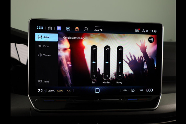 Volkswagen Golf 1.5 eHybrid Life Edition 204 pk Automaat (DSG) | Verlengde garantie | Navigatie via App | Panoramadak | Parkeersensoren (Park assist) | Achteruitrijcamera |