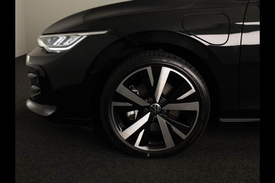 Volkswagen Golf 1.5 eHybrid Life Edition 204 pk Automaat (DSG) | Verlengde garantie | Navigatie via App | Panoramadak | Parkeersensoren (Park assist) | Achteruitrijcamera |