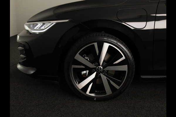 Volkswagen Golf 1.5 eHybrid Life Edition 204 pk Automaat (DSG) | Verlengde garantie | Navigatie via App | Panoramadak | Parkeersensoren (Park assist) | Achteruitrijcamera |