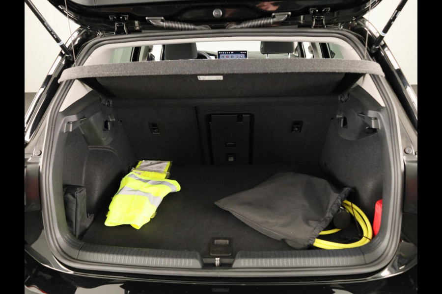 Volkswagen Golf 1.5 eHybrid Life Edition 204 pk Automaat (DSG) | Verlengde garantie | Navigatie via App | Panoramadak | Parkeersensoren (Park assist) | Achteruitrijcamera |