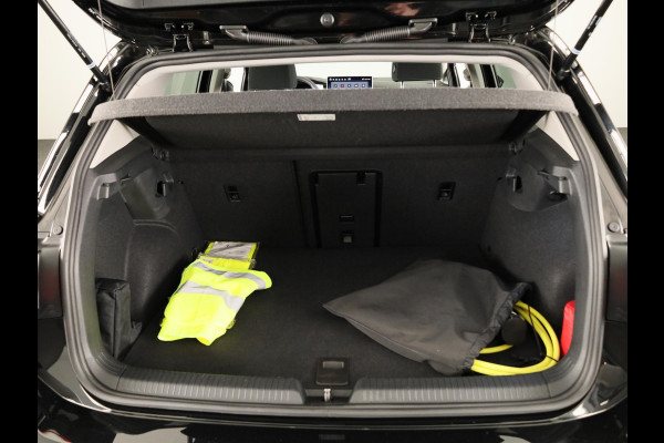 Volkswagen Golf 1.5 eHybrid Life Edition 204 pk Automaat (DSG) | Verlengde garantie | Navigatie via App | Panoramadak | Parkeersensoren (Park assist) | Achteruitrijcamera |