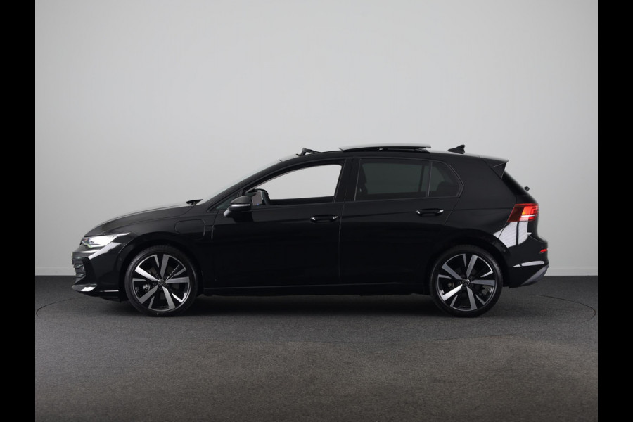 Volkswagen Golf 1.5 eHybrid Life Edition 204 pk Automaat (DSG) | Verlengde garantie | Navigatie via App | Panoramadak | Parkeersensoren (Park assist) | Achteruitrijcamera |