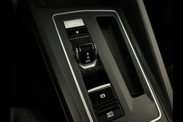 Volkswagen Golf 1.5 eHybrid Life Edition 204 pk Automaat (DSG) | Verlengde garantie | Navigatie via App | Panoramadak | Parkeersensoren (Park assist) | Achteruitrijcamera |