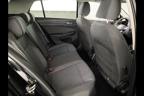 Volkswagen Golf 1.5 eHybrid Life Edition 204 pk Automaat (DSG) | Verlengde garantie | Navigatie via App | Panoramadak | Parkeersensoren (Park assist) | Achteruitrijcamera |