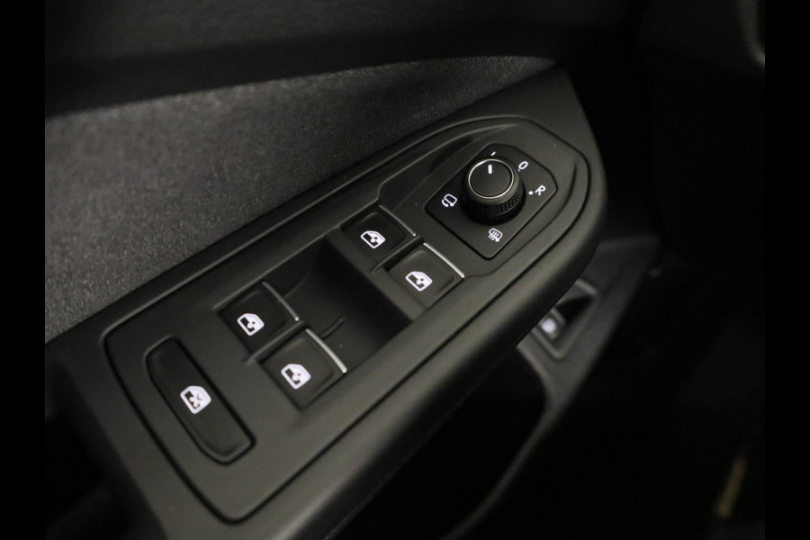 Volkswagen Golf 1.5 eHybrid Life Edition 204 pk Automaat (DSG) | Verlengde garantie | Navigatie via App | Panoramadak | Parkeersensoren (Park assist) | Achteruitrijcamera |