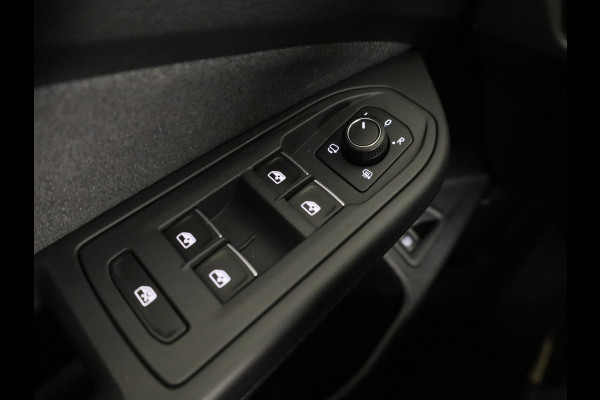 Volkswagen Golf 1.5 eHybrid Life Edition 204 pk Automaat (DSG) | Verlengde garantie | Navigatie via App | Panoramadak | Parkeersensoren (Park assist) | Achteruitrijcamera |