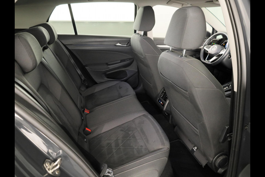 Volkswagen Golf 1.0 eTSI Life Business 110PK | Stuurwielverwarming | IQ light | Parkeersensoren |