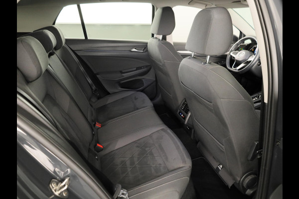 Volkswagen Golf 1.0 eTSI Life Business 110PK | Stuurwielverwarming | IQ light | Parkeersensoren |