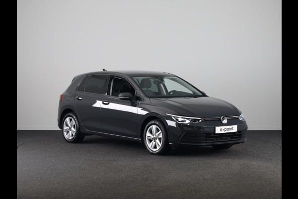 Volkswagen Golf 1.0 eTSI Life Business 110PK | Stuurwielverwarming | IQ light | Parkeersensoren |