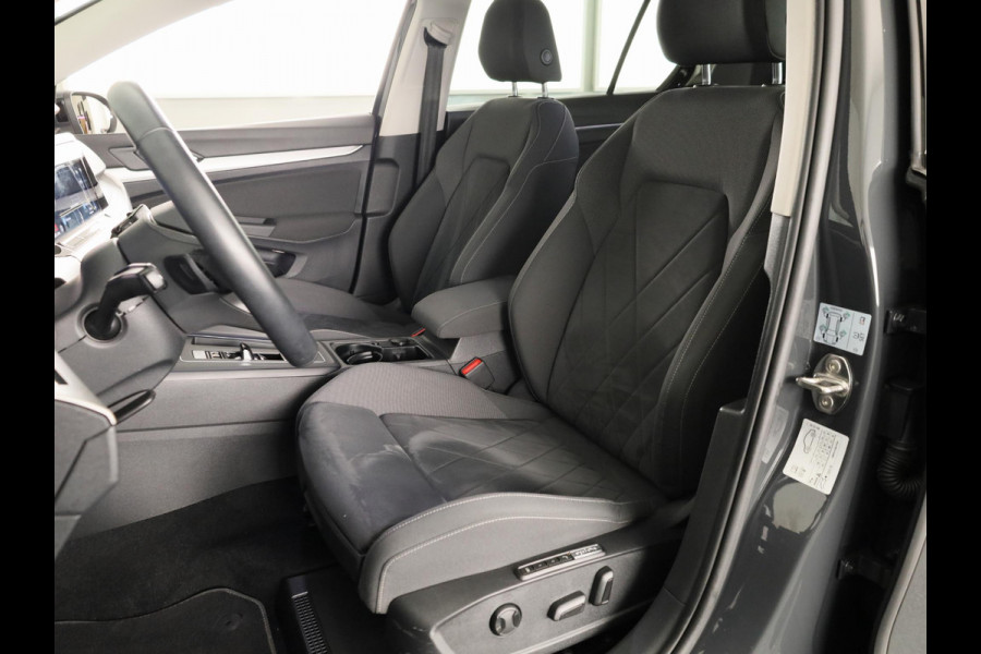 Volkswagen Golf 1.0 eTSI Life Business 110PK | Stuurwielverwarming | IQ light | Parkeersensoren |
