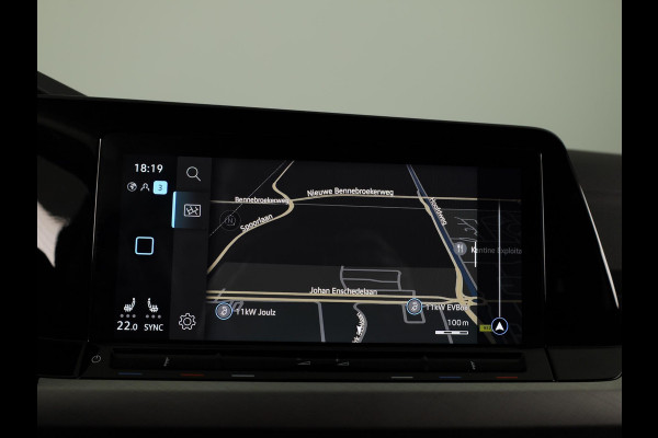Volkswagen Golf 1.0 eTSI Life Business 110PK | Stuurwielverwarming | IQ light | Parkeersensoren |