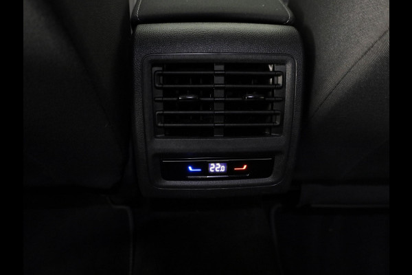 Volkswagen Golf 1.0 eTSI Life Business 110PK | Stuurwielverwarming | IQ light | Parkeersensoren |