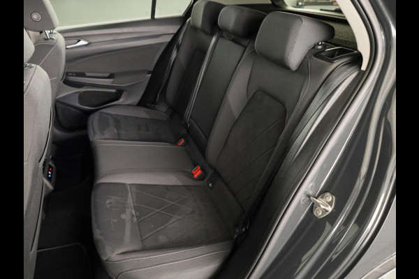 Volkswagen Golf 1.0 eTSI Life Business 110PK | Stuurwielverwarming | IQ light | Parkeersensoren |