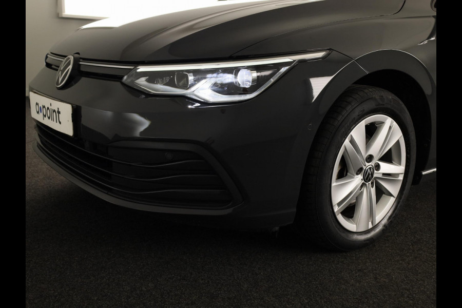 Volkswagen Golf 1.0 eTSI Life Business 110PK | Stuurwielverwarming | IQ light | Parkeersensoren |