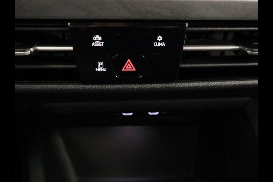 Volkswagen Golf 1.0 eTSI Life Business 110PK | Stuurwielverwarming | IQ light | Parkeersensoren |