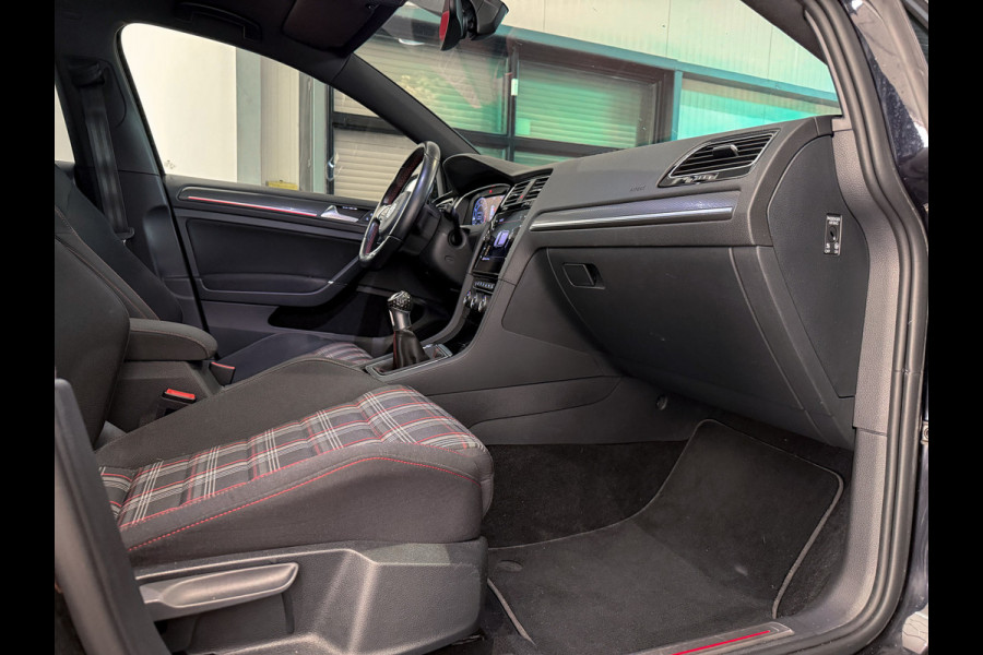 Volkswagen Golf 2.0 TSI GTI Performance |Panorama|Keyless|Carplay|LE