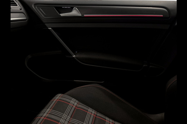 Volkswagen Golf 2.0 TSI GTI Performance |Panorama|Keyless|Carplay|LE