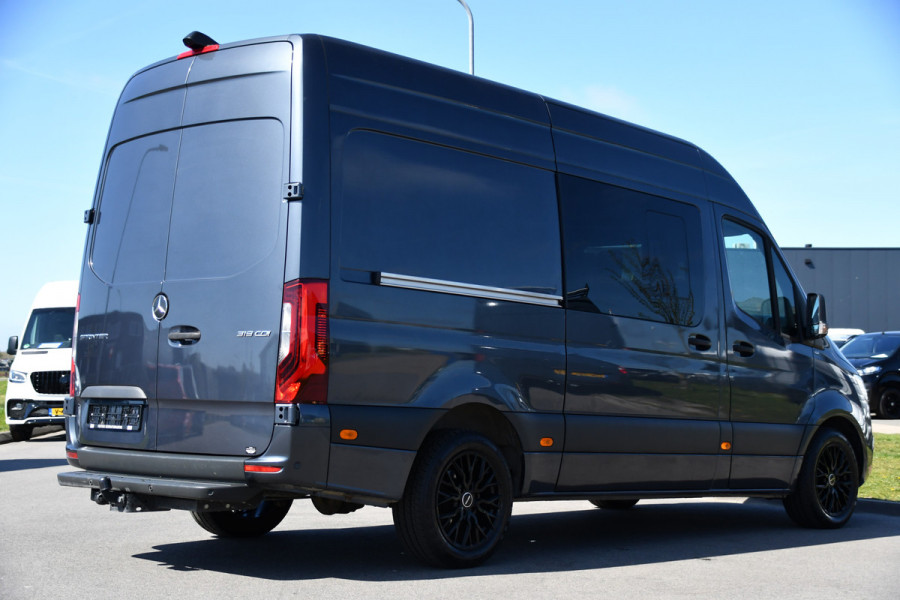 Mercedes-Benz Sprinter 319 V6 3.0 CDI L2H2 DC PB Edition Cruise, 360 Camera, Carplay, LED, 190pk, Virtual, Geveerde stoel, NAVI, Automaat, Uniek!