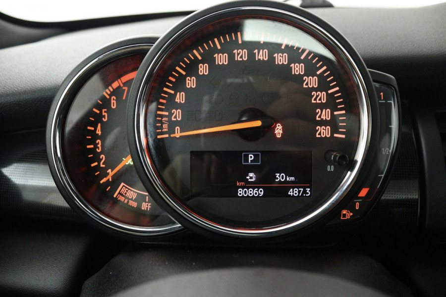 MINI Mini 1.5 Cooper Automaat (PANORAMADAK, JCW PAKKET, STOELVERWARMING, PDC, DEALER ONDERHOUDEN)