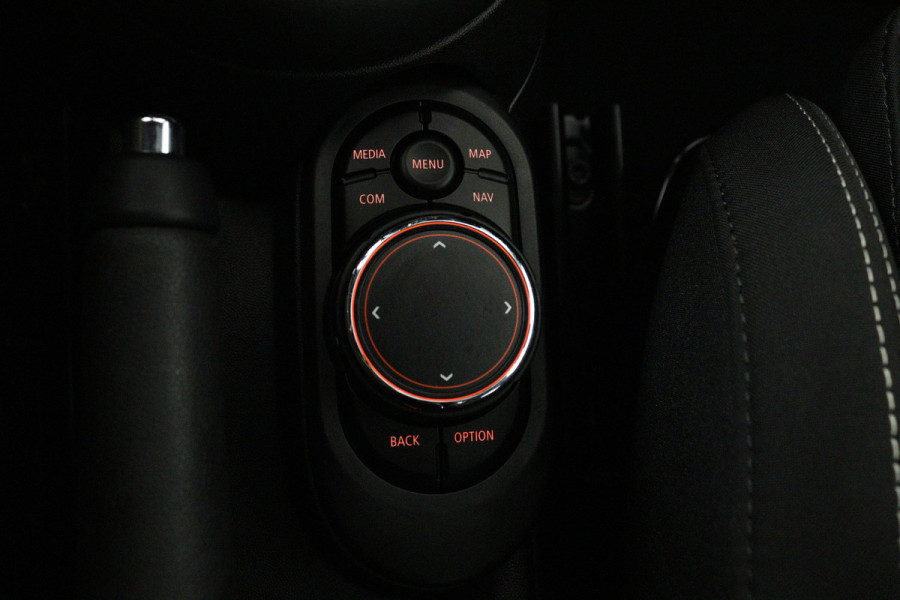 MINI Mini 1.5 Cooper Automaat (PANORAMADAK, JCW PAKKET, STOELVERWARMING, PDC, DEALER ONDERHOUDEN)