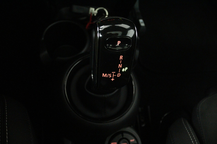 MINI Mini 1.5 Cooper Automaat (PANORAMADAK, JCW PAKKET, STOELVERWARMING, PDC, DEALER ONDERHOUDEN)
