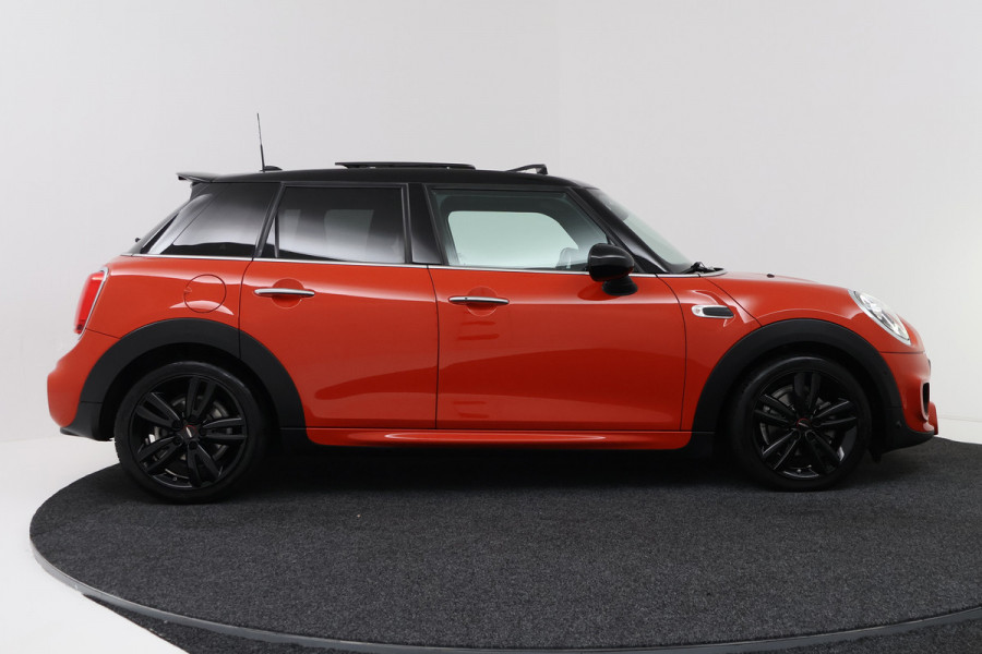 MINI Mini 1.5 Cooper Automaat (PANORAMADAK, JCW PAKKET, STOELVERWARMING, PDC, DEALER ONDERHOUDEN)